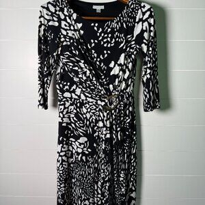 London Times Black and White Figure Flattering Size 6 Midi Dress w/ Metal Buckle